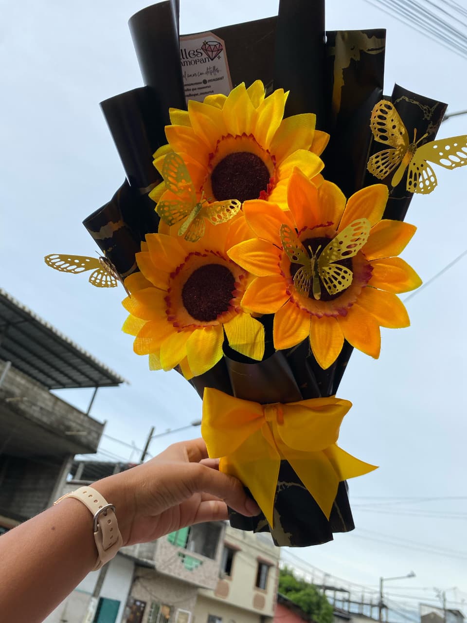 Ramo Elegancia Oscura con Girasoles